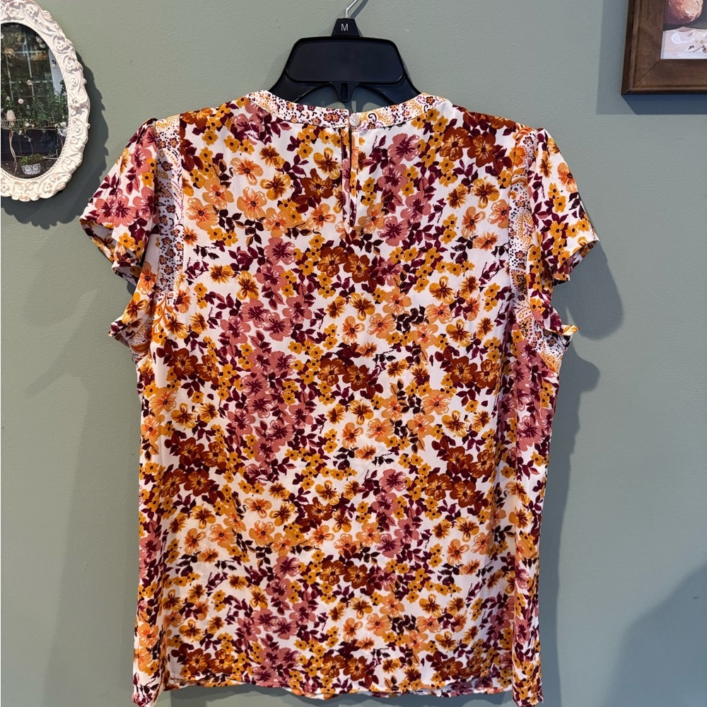 DR2 Floral Blouse with Lace Detail - Picture 11 of 13
